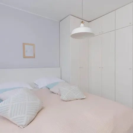 Bright Close To The By Renters アパート