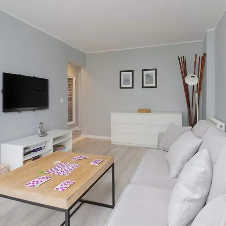 Bright Close To The By Renters Apartment *